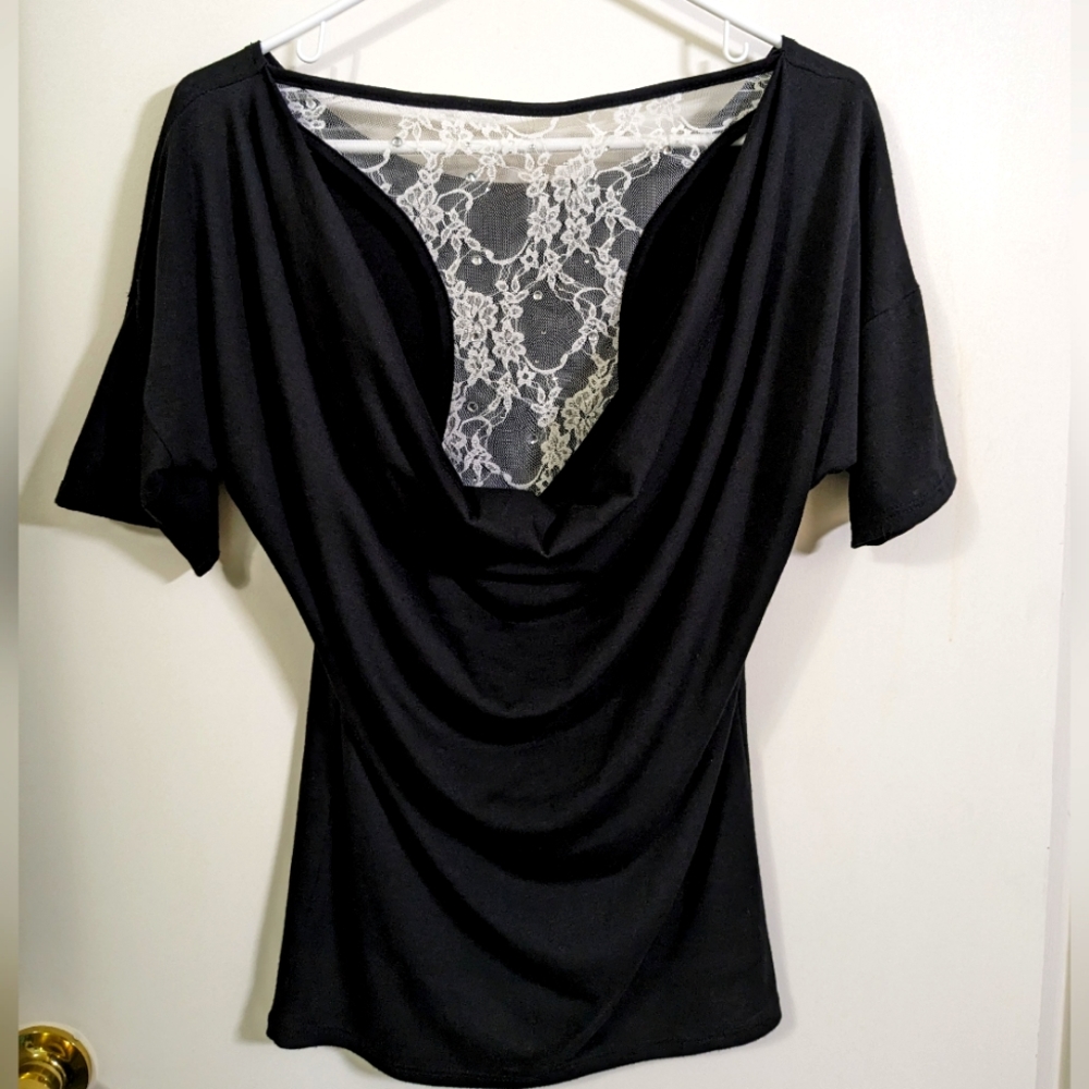 🌕 Taboo black tee with white lace back